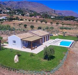 3 bedroom villa with infinity pool and jacuzzi, Scopello, sleeps 5-6